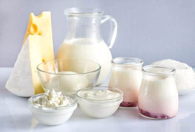 牛奶相信有很多的人都在喝牛奶,而且牛奶中有很多的营养元素以及人体