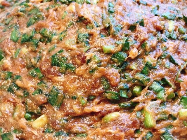 搅拌均匀|头伏到吃饺子，分享8种饺子馅的调法，有荤有素，鲜嫩营养又多汁