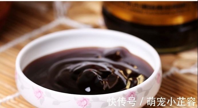 炒菜|终于知道生抽、老抽、味极鲜、酱油、蚝油的区别，20多年白吃了