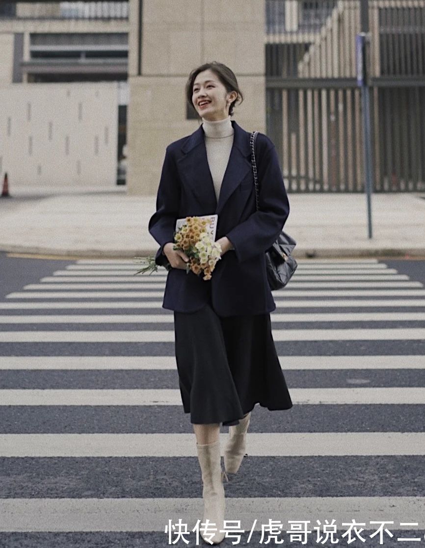 40岁女性不用“装嫩”，冬季照着这样穿，优雅又时髦