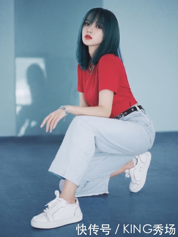 服装|普通T恤也可这样穿?别看前面平平无奇,看完背部才知道亮点