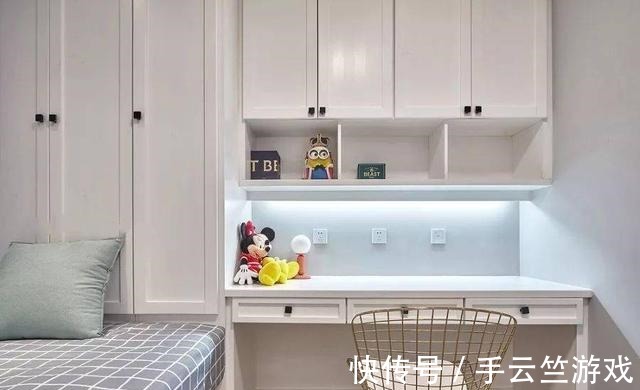北欧风|他家客厅设计真奇特，一排卡座客餐厅共用，沙发全省了，头次见过！