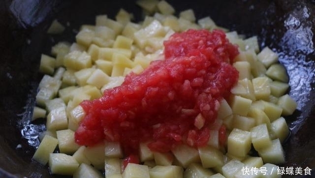 土豆块|不用醋和糖的酸甜土豆做法，用1配料搞定，酸甜可口土豆软糯