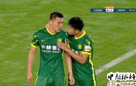 李海新|失控!于大宝今晚中超怒斥名哨李海新:2人紧张对峙多人拉架!