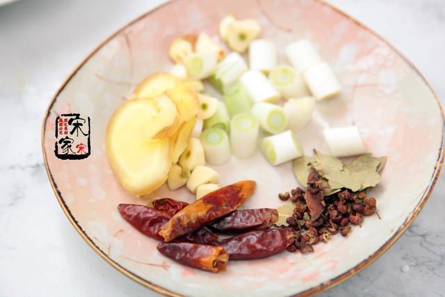 外婆家|外婆来小住,我花70块钱做了1锅红烧牛肉,外婆70元能花好久呀