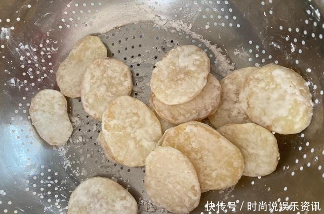 土豆不要再炒土豆丝了,教你新做法,家人都抢着吃,太香了!