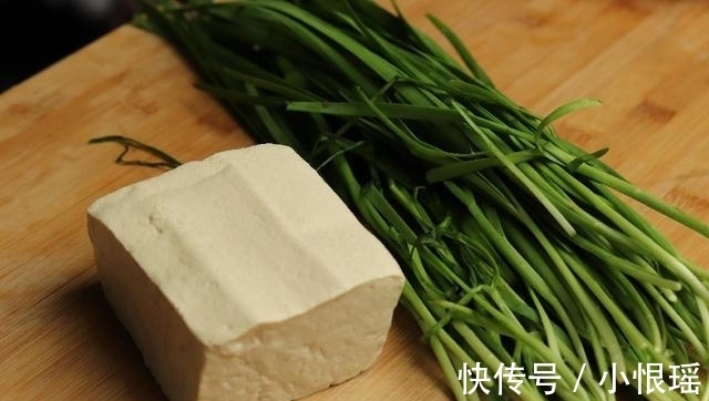 小董|豆腐最简单的家常早餐的做法,不揉面不和面,出锅比吃肉还香