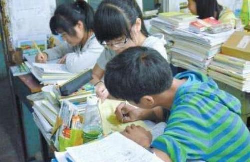 初中|为啥初中多半是“男女同桌”?班主任的用心良苦,父母知道吗?