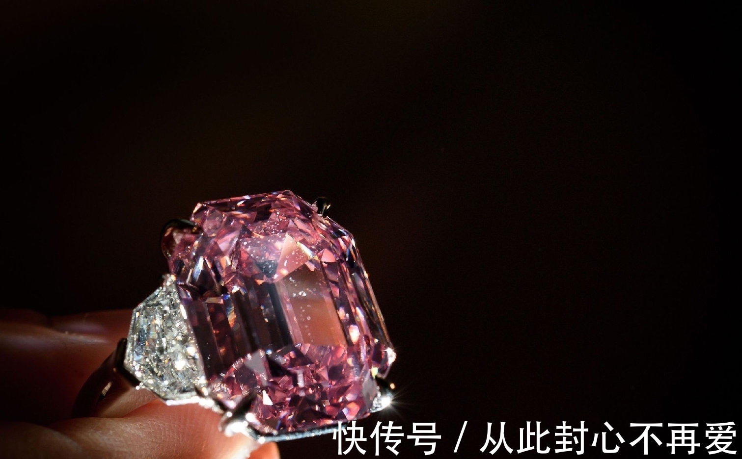 粉钻|罕见的大克拉粉钻首饰,让英国女王都钟爱不已,每一颗都价值连城