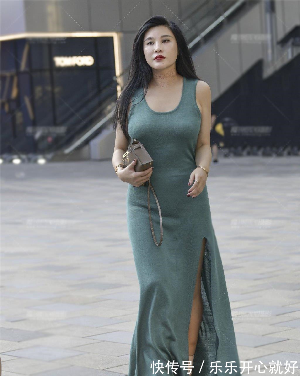 修身长裙 夏季穿搭裙装,尝试下修身长裙,清新显瘦又显成熟气息,美丽耐看!