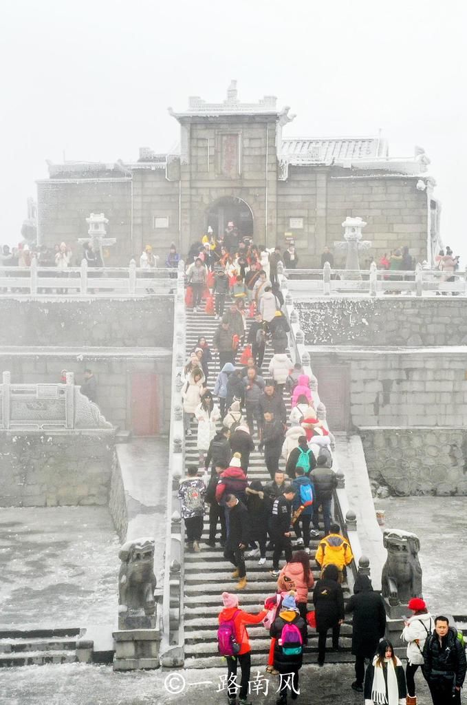 衡山|冬游湖南衡山祝融峰，白茫茫似仙境，原来寿比南山指的就是这里