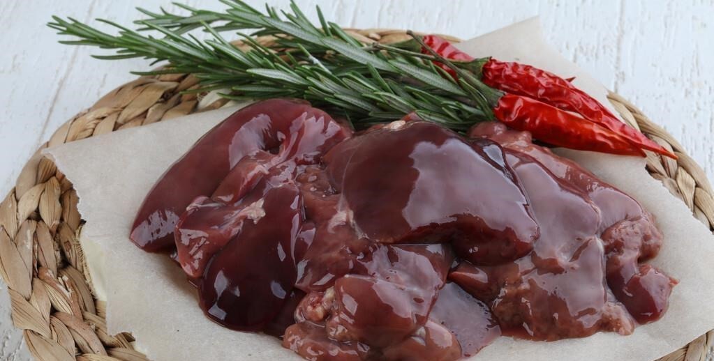 动物肝脏|给有高血压的人提个醒:吃完降压药,4种食物,别再往嘴里塞了