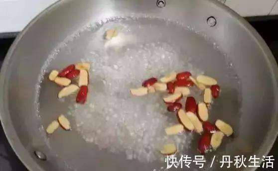 红枣糕新做法,不用烤箱,手不沾面,筷子一搅倒进电饭锅,吃美了