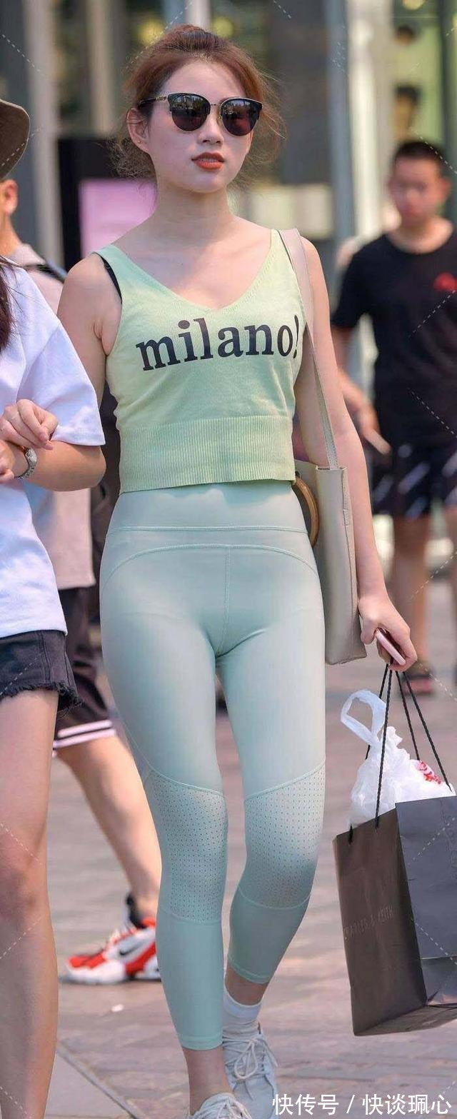 丝质|高冷短发的美女,身着黑色丝绸裙,展现出极佳气质