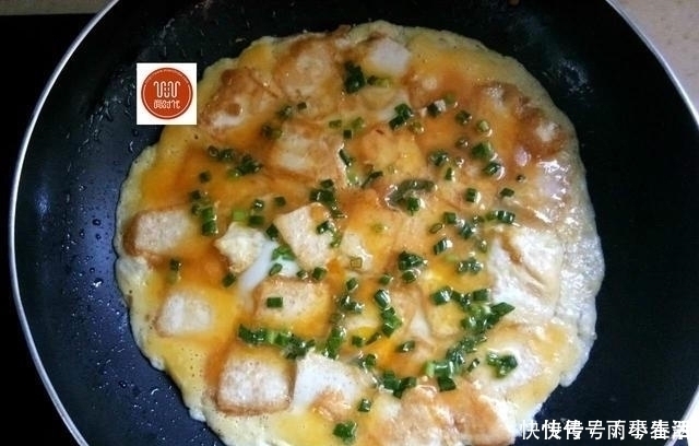 豆腐片|豆腐别总炒着吃，教你一个简单又好吃的做法，第一次做大家抢着吃