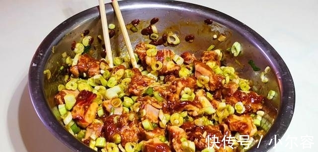 排骨|排骨新吃法:除了红烧还可以做包子,配上2碗小米粥,营养又管饱