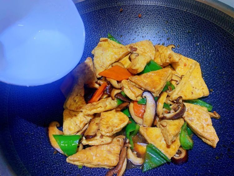 家常豆腐豆腐,外焦里嫩,味道鲜香浓郁,给肉都不换