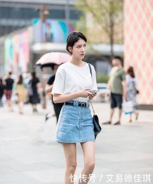 出众|街拍:气质出众的美女,随意穿搭都吸引眼球