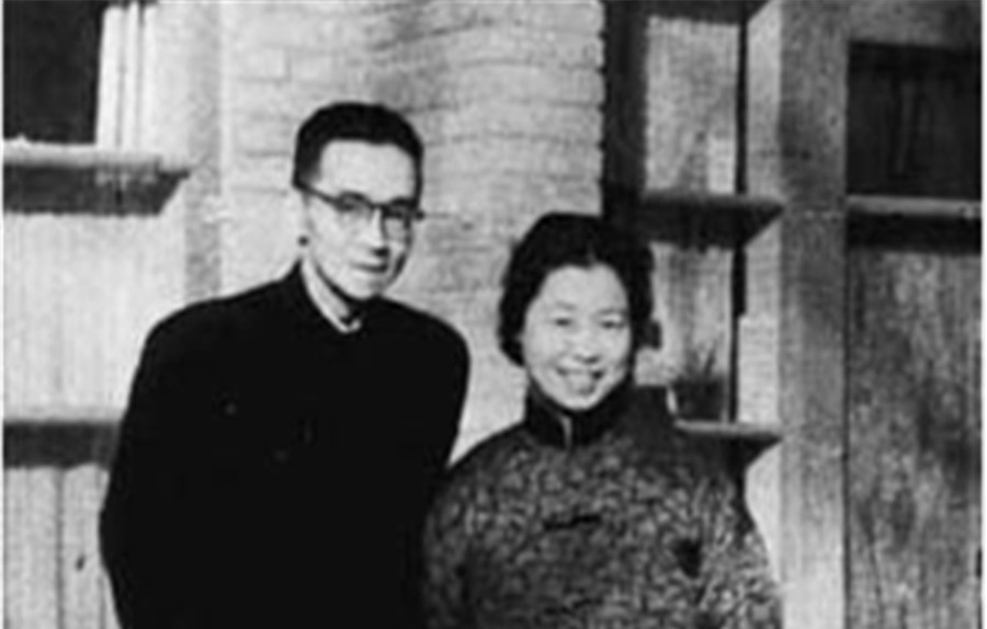 梁思成再婚当天,他提着一壶酒到林徽因墓前,在寒风中守了她一夜