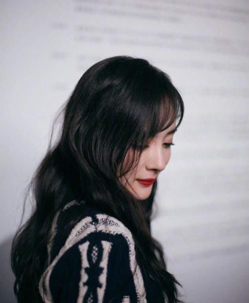 丸子头已经不流行了，今年这5种“发型”是真火，简单大方显脸小