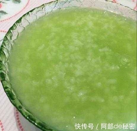 女性可每天早上喝一碗,排出宿便,脂肪不见了,皮肤也更细腻