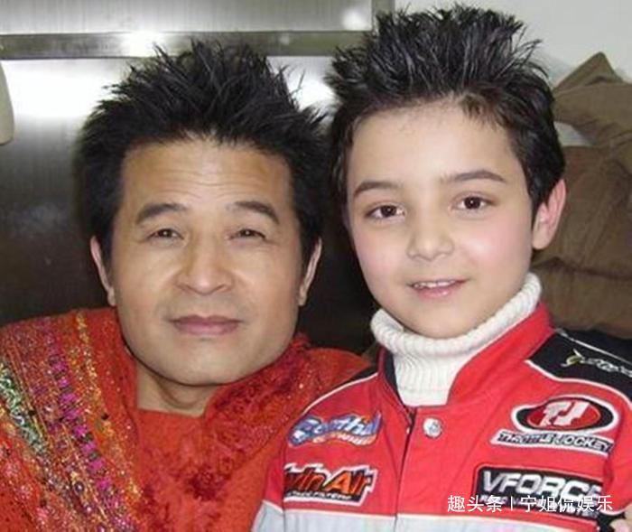 凤凰传奇|星光大道最小冠军，刚红给家乡捐3百万，今判若两人无人识