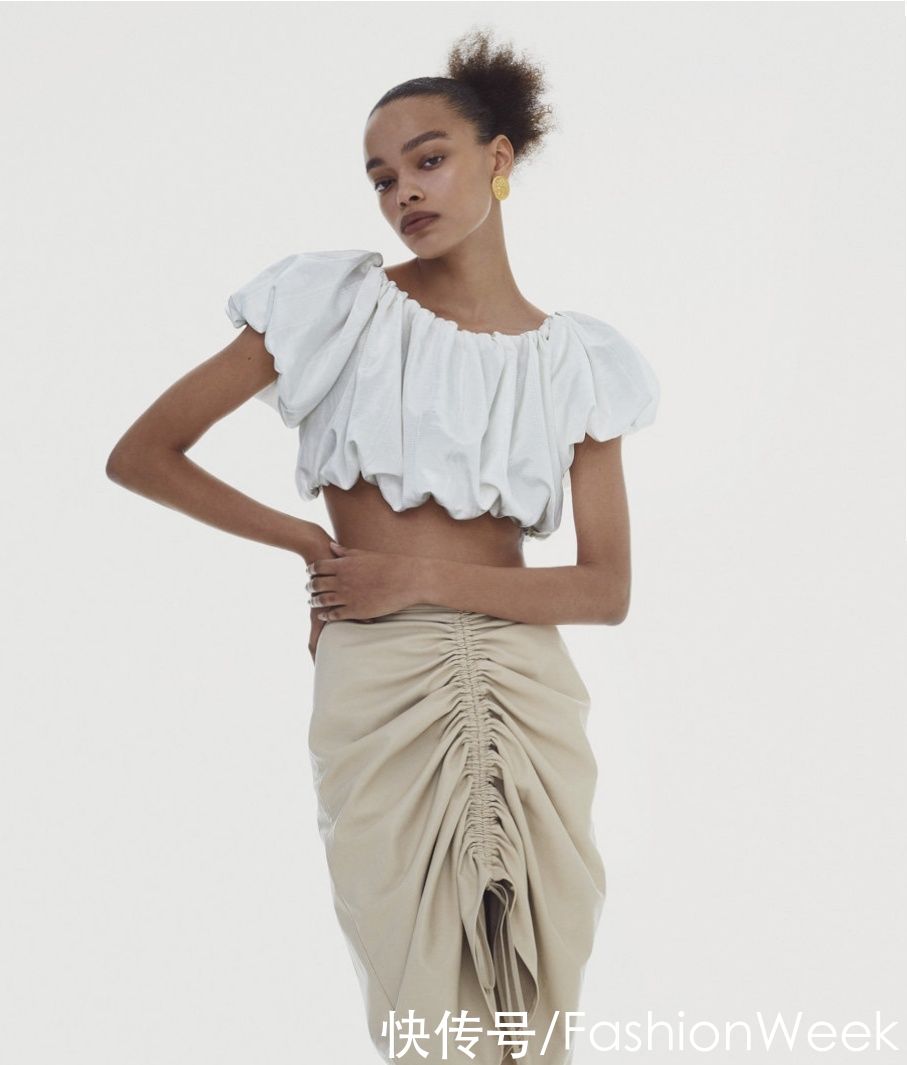 彩色穿搭更出彩，配上简约的设计，轻松穿出高级感