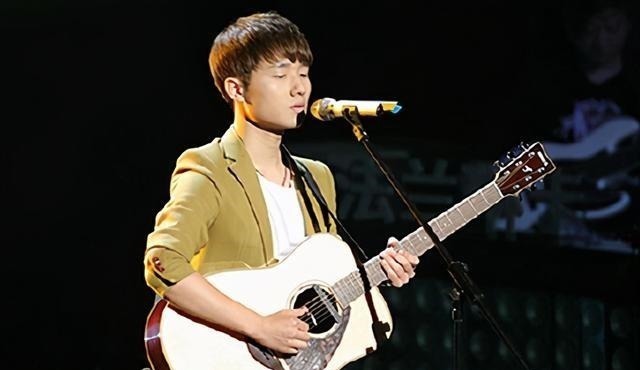 好声音夺冠后再次参赛,第一轮就被淘汰出局,被“打脸”的是谁