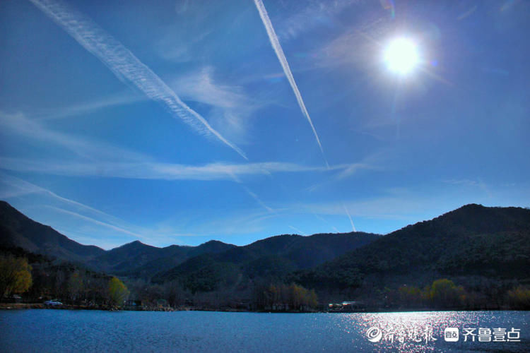 抬头皆是浪漫！泰安彩石溪上空飞机拉线划出美丽风景|情报站| 彩石溪