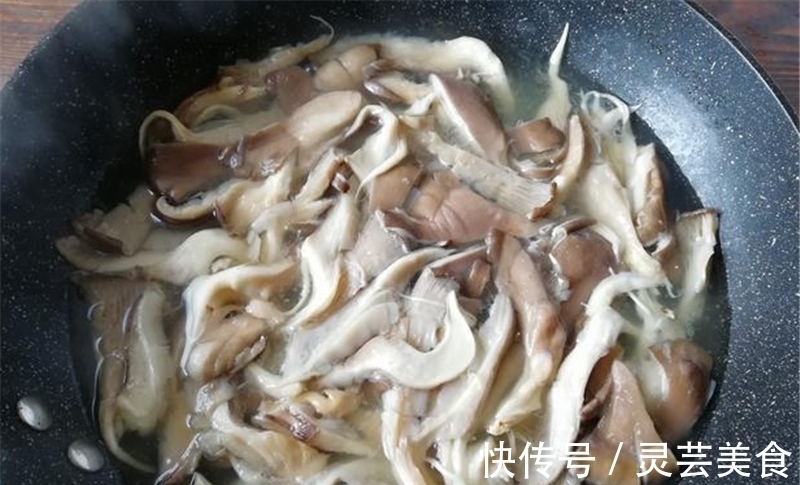 平菇|韭菜平菇一起炒,家常美味,好吃很下饭,根本吃不够