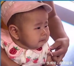 孩子|萌娃一脸含情脉脉,却惨遭护士“痛下黑手”原来你是这样的女人