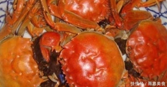 蒸螃蟹，直接上锅蒸就“废”了，这2步很关键，蟹肉鲜嫩不流黄