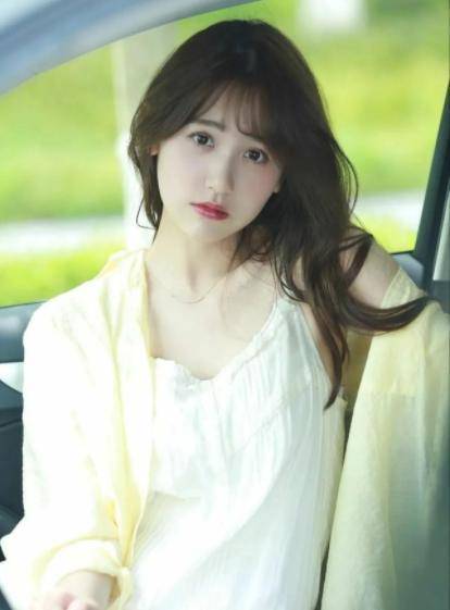 战神|穿蓝色针织长裙跳舞走红,葫芦身材让人羡慕,不愧是“蓝衣战神”