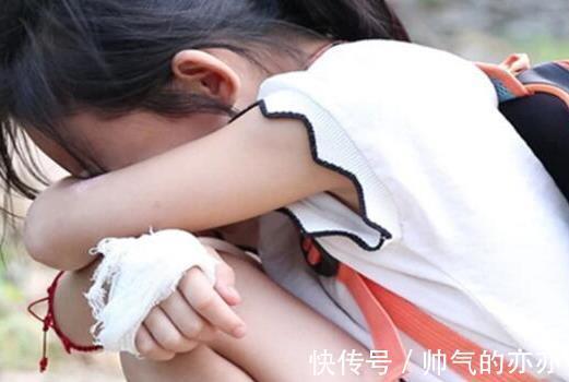 父母|最伤女儿的三句话,甚至会让她惦记半辈子,很多父母看完后背发凉