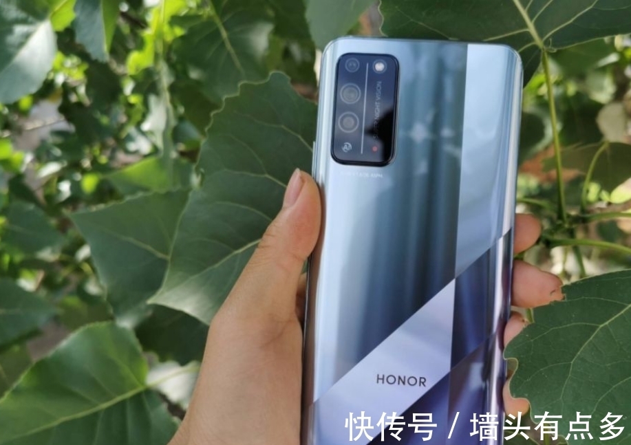 像素|从2399跌至1799元,中端机跌进千元机市场,荣耀热销机加速退场