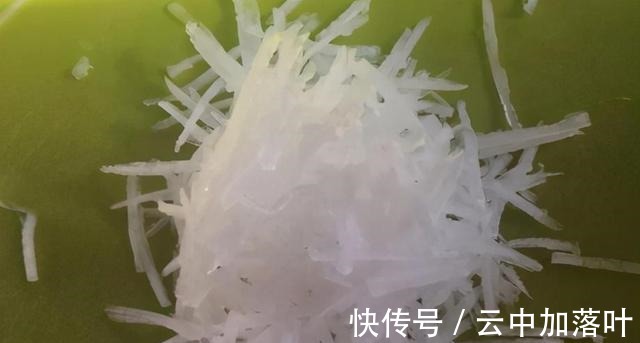 好吃|最近我家迷上这面食,隔三差五准吃一次,10分钟出锅,营养又好吃!