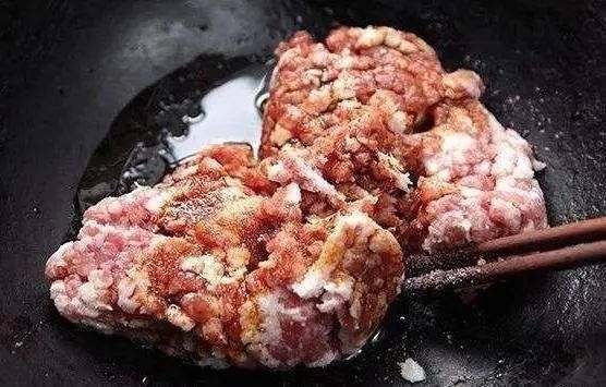 馅料|调肉馅时，有人先加水，有人先加油，顺序弄错，饺子吃着不鲜不嫩