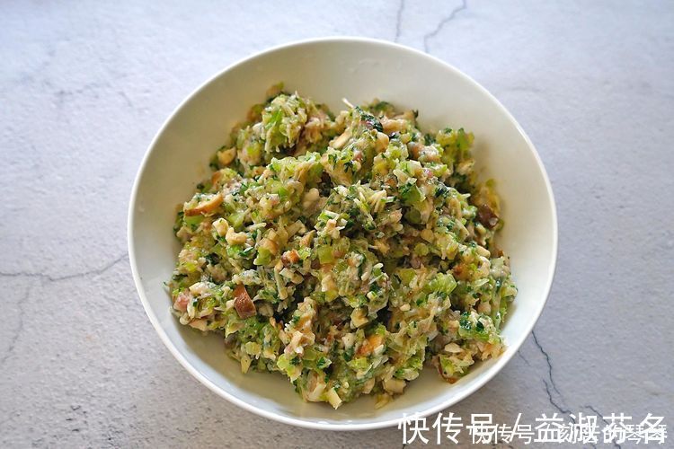 金针菇|金针菇你还在凉拌用它做饺馅包饺子,全家人都夸味道真棒