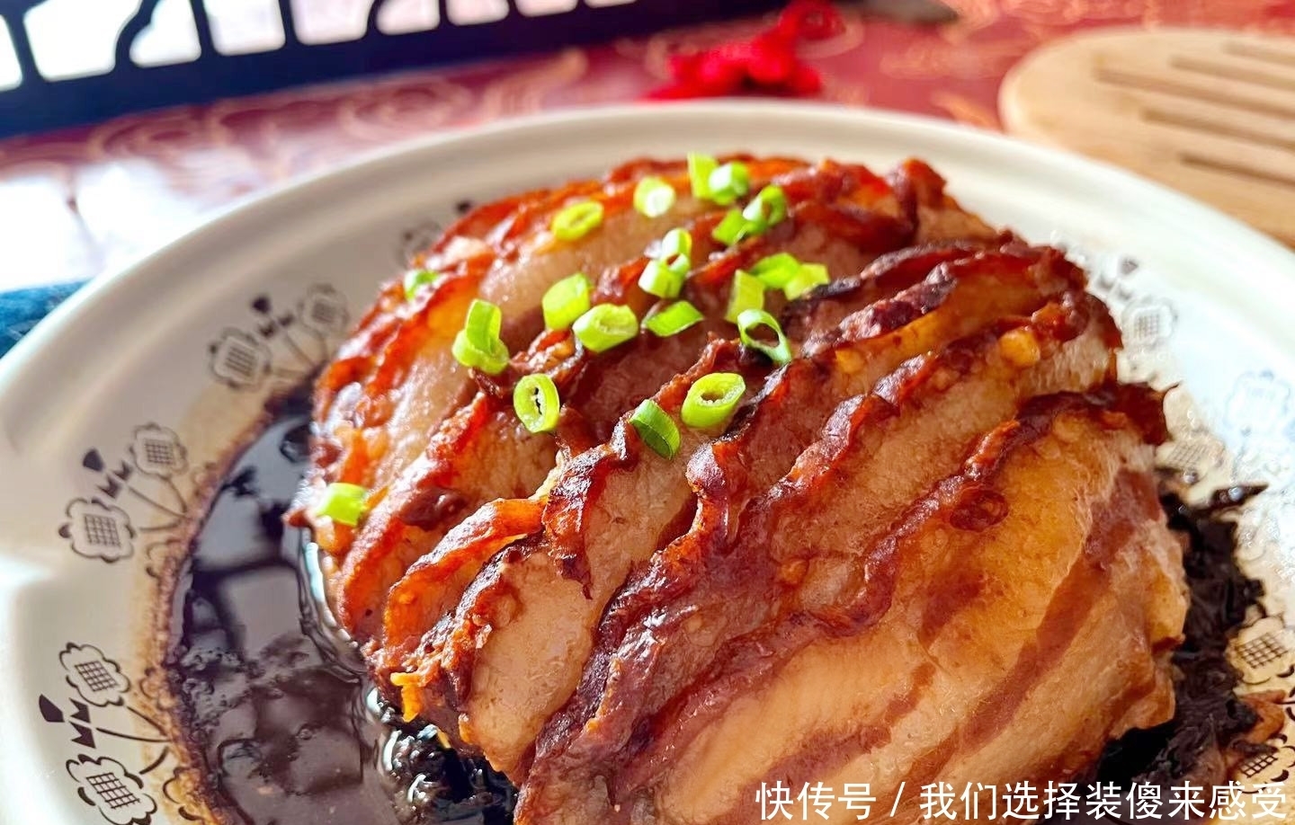 年夜饭菜单出炉,一家人10个热菜4个凉菜,个个是硬菜,喜庆吉祥
