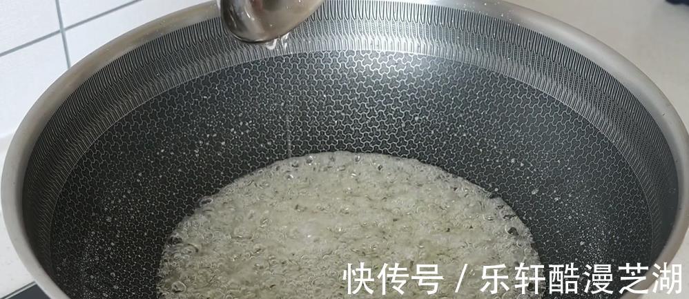 小时候常吃的小零食鸡蛋酥！来看看它是怎么做成的吧！