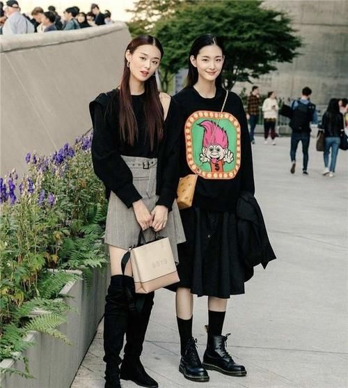 只会穿毛衣怎么能行！“卫衣”才是时尚王者，时髦精们都在这样穿