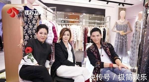 洋气|62岁向太到店做指甲,卷发红指甲时髦洋气,封定制红包好阔气