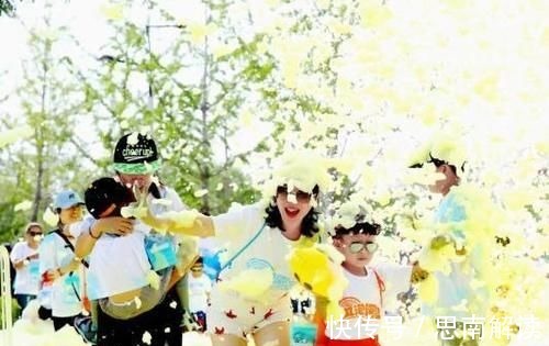 策策|俩个同龄宝宝在一起玩,身高体重差距大引争议:小码遇到了加大码