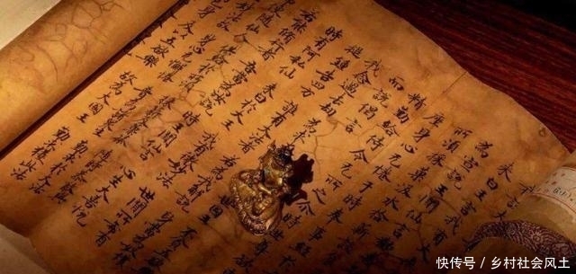 三次寻求帮助后,他把经文卖给了外国,余秋雨批评他是历史罪人