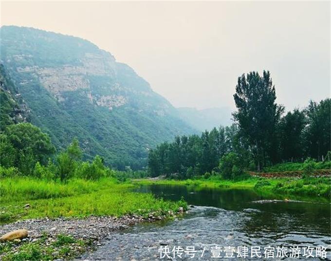 北京密云捧河湾会友农家院，门前潺潺河水流过，抓鱼摸虾的回忆！