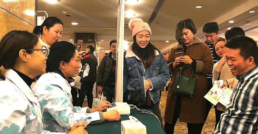 离婚|28岁产妇分娩大出血,丈夫悉心照顾孕妈,出病房之后却立即离婚