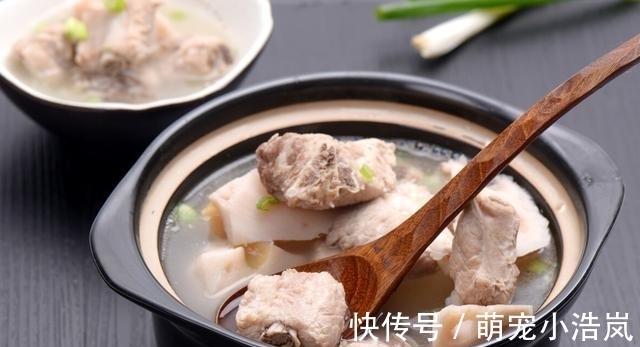 炖莲藕，为何总是炖不烂？教你一招，炖出来的莲藕香甜又软糯