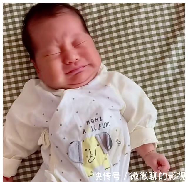 胀气|婴儿发育口诀:一月睡二月哭三月攒肚,每个月宝宝发育都有规律