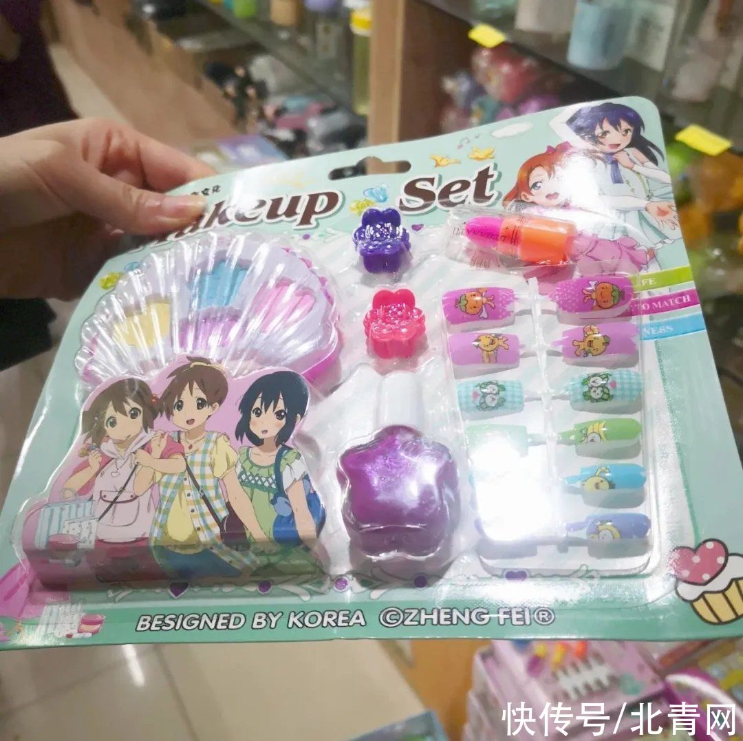 8岁女孩涂玩具口红，唇部肿成“香肠”