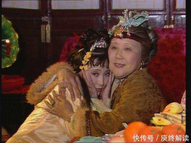 贾母那么有钱，对刘姥姥又那么好，为何走时只送给她两件旧衣服？